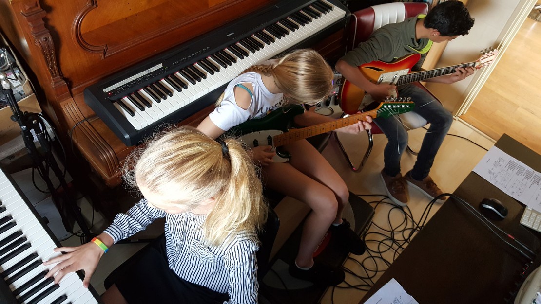 Lessen in gitaar of piano bij muziekschool de Muziekflat Lemmer